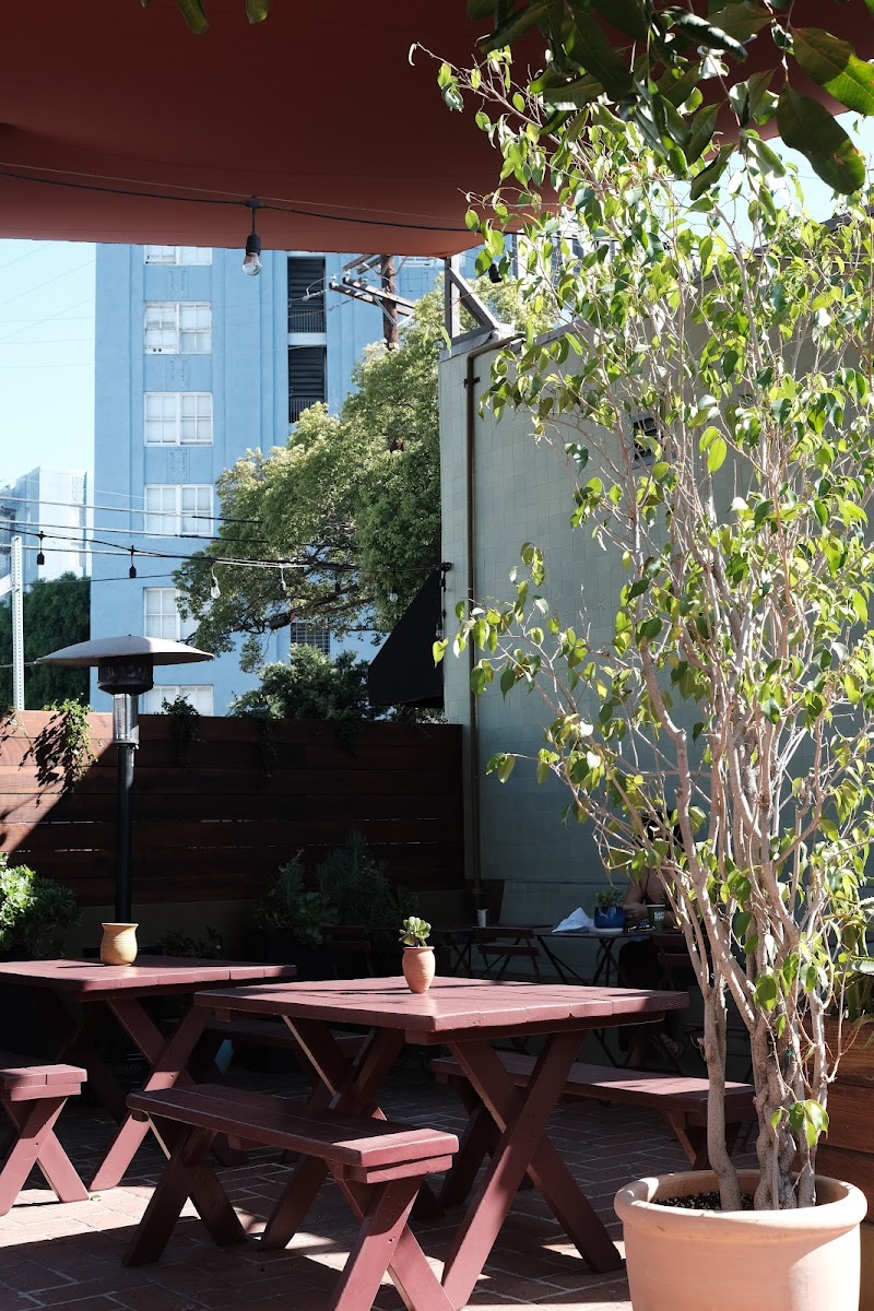 Cafe Nido: Coffee & Books